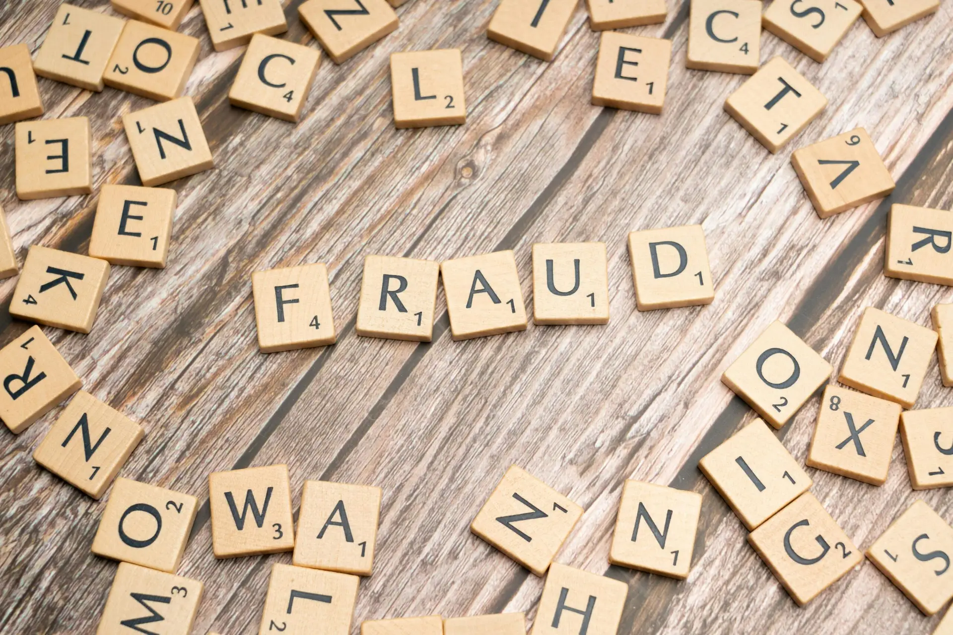 Inconsistencias Tributarias con Terceros: La Carga Dinámica de la Prueba
